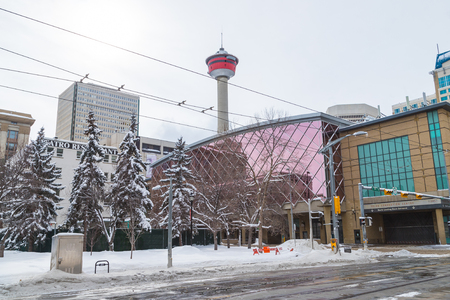 CALGARY, CANADA -  4TH MARCH 2018: Streets of Calgary in the winter. Showing snow, roads and architecture.のeditorial素材