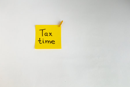 Tax settlement reminder, money for tax payment memo-stick with payment due date reminderの写真素材