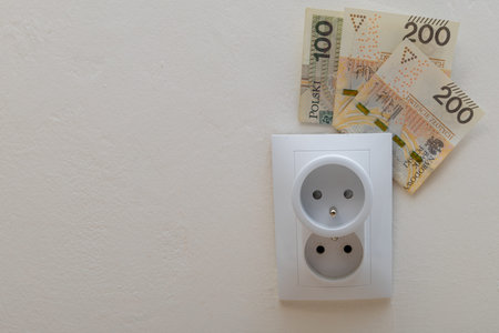 smart phone-controlled electrical outlet, energy saving, mobile phone-controlled electrical outlet