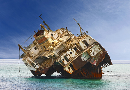 Shipwreck in Red Sea の写真素材