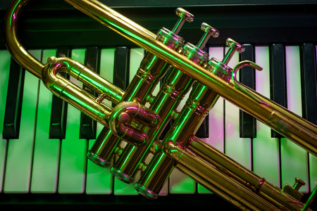 Old and worn Jazz trumpet and piano keyboard musical show and performanceの写真素材