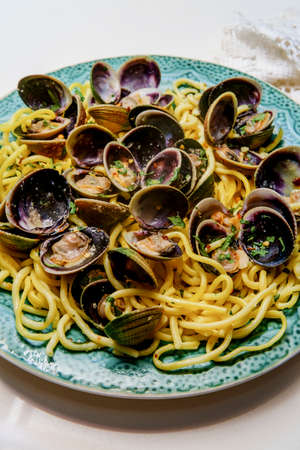 Linguine with littleneck white wine clam sauce and parsley garnishの写真素材