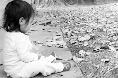 girl sitting on the groundの写真素材