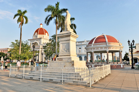 CIENFUEGOS, CUBA, MAY 8, 2009  The statue of Jose Marti in the central part of Cienfuegos, Cuba, on May 8th, 2009 のeditorial素材