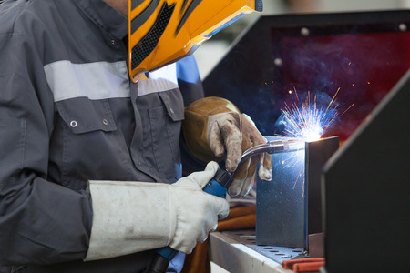 Welder. Manual metal welding.