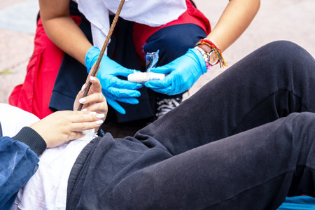 First aid after serious abdominal or stomach injury