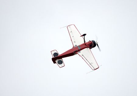Stunt plane flying upside-downの写真素材