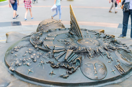 RUSSIA, MOSCOW - JULY 12/2016: the inhabitants of the city came to see the sights of VDNH in the summer.のeditorial素材