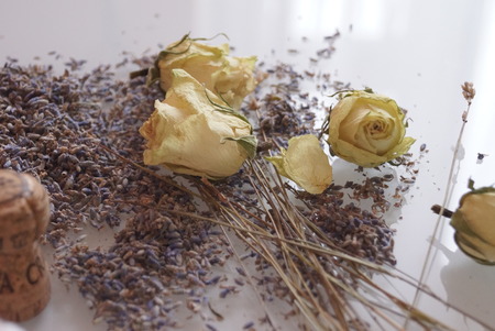 lavender and dry rosesの写真素材