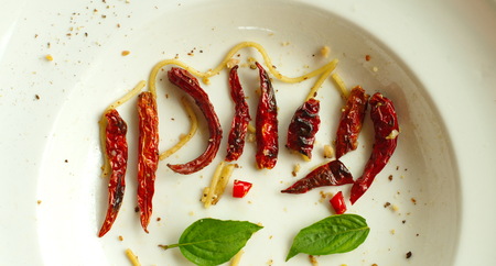 red dried chili spice in white dishの写真素材