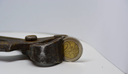 euro in the gripの写真素材