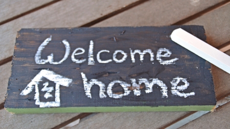 welcome home writen on a chalk boardの写真素材