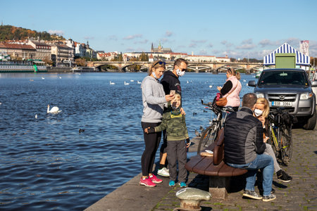 PRAGUE, CZECH REPUBLIC - OCTOBER 24, 2020: People with and without face masks at the Naplavka farmers market during the second wave of the coronavirus outbreakのeditorial素材