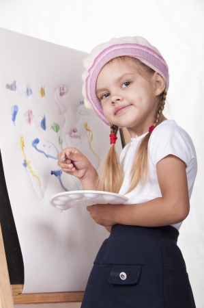 The girl in the image of the artist draws on the easelの写真素材