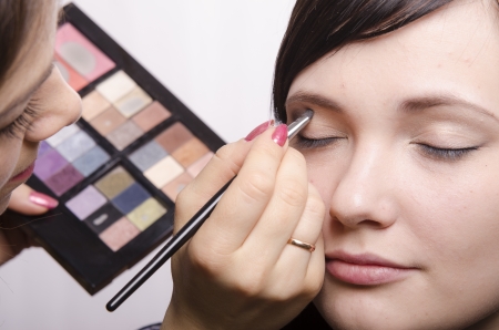 Makeup artist in the process of makeup colors upper eyelids modelの写真素材
