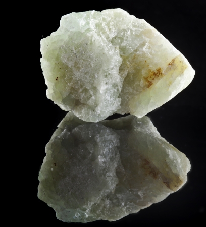 Aquamarine in rock stone with reflection on black surface backgroundの写真素材