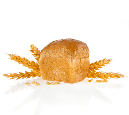 Wheat ears and bread isolated on white backgroundの写真素材