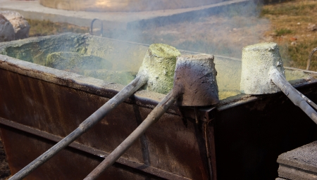 steel buckets the molten metalのeditorial素材