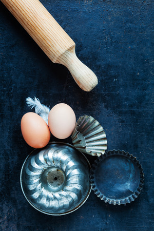 baking tools on a black baking sheetの写真素材