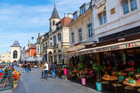 Valkenburg, Netherlands - April 11, 2016: city view with restaurants and unidentified people in the old town of Valkenburg. Valkenburg aan de Geul in the province Limburg is a popular tourist destinationのeditorial素材
