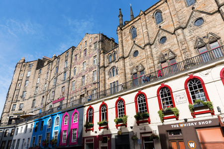 Edinburgh, Scotland, UK - September 10, 2106: Old Town of Edinburgh with unidentified people. The old town with many Reformation-era buildings is protected by UNESCO World Heritage Siteのeditorial素材