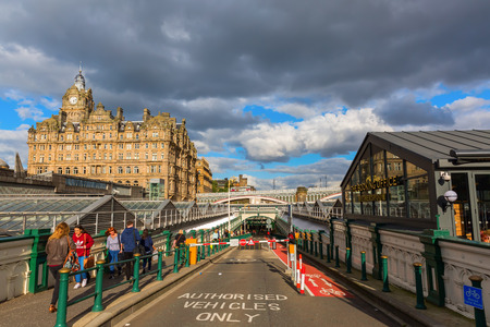 Edinburgh, Scotland - September 10, 2016: entrance of the Waverly Station with unidentified people. Its the main railway station in Edinburgh and the second-largest main line railway station in the UKのeditorial素材