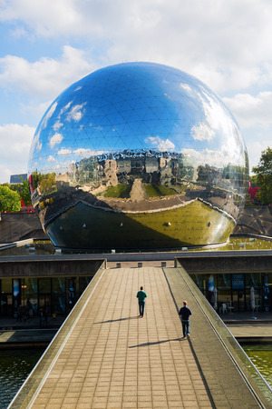 Paris, France - October 15, 2016: La Geode in the Parc de la Villette with unidentified people. Its a mirror-finished geodesic dome with an Omnimax theatre at the Cite des Sciences et de l Industrieのeditorial素材