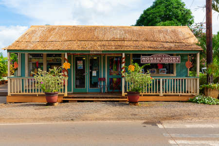 Haleiwa, Hawaii, US - November 06, 2019: typical store in Haleiwa. Haleiwa is the largest commercial center at the North Shore and a popular tourist destination for surfing and divingのeditorial素材