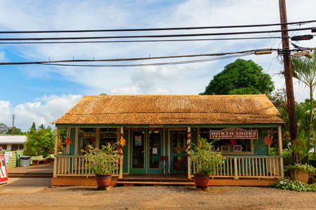 Haleiwa, Hawaii, US - November 06, 2019: typical store in Haleiwa. Haleiwa is the largest commercial center at the North Shore and a popular tourist destination for surfing and divingのeditorial素材