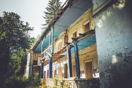 Abandoned hut from Vadu Crisului, Bihor, Romaniaの写真素材