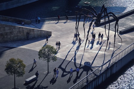 The sculpture, which depicts a spider, is among the worldのeditorial素材