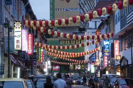 SINGAPORE - MAY 18, 2014: Chinatown with notable chinese buildings, restaurants and decoration. Many tourists find there authentic food, clothes and other stuffのeditorial素材