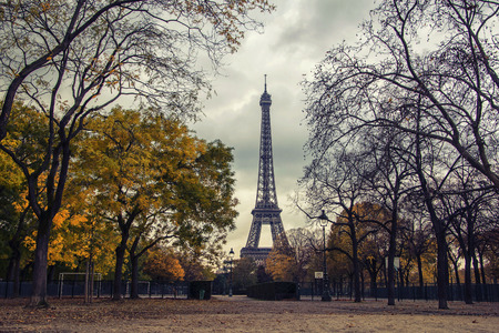 Eiffel Tower and Champ de Mars park in autumn, Paris, France. It is most-visited paid monument in the world, even in autumn it's full of touristsの写真素材