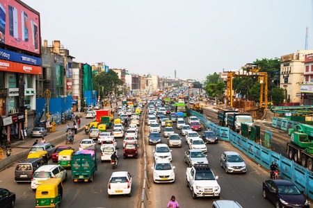 DELHI, INDIA - JULY 5, 2016: Heavy car traffic in the city center of Delhi, India. Buses and construction nearby the road. Various shops, cafes, restaurantsのeditorial素材