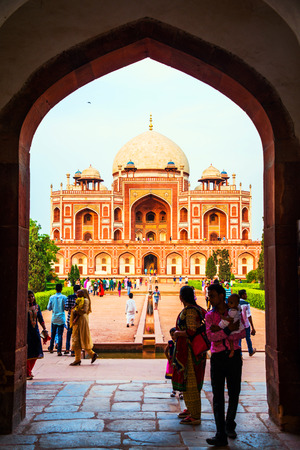 People visiting Humayun tomb in Delhi, Indiaのeditorial素材