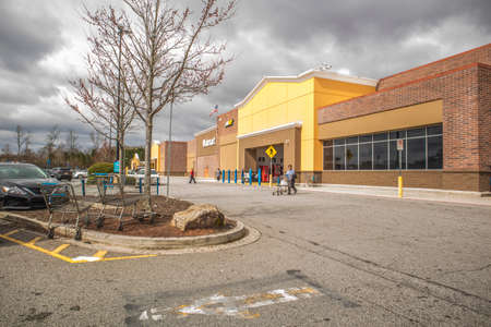 Snellville, Ga / USA - 03 13 20: View of people shopping during the covid-19 pandemic at Walmartのeditorial素材