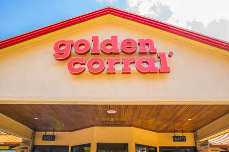Stone Mountain, Ga / USA - 03 25 20: Golden Corral building entrance signのeditorial素材