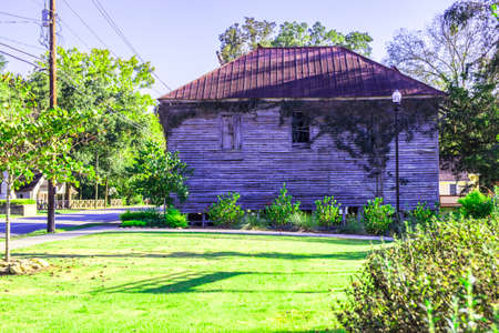 Appling, Ga / USA - 10 14 20: Old abandoned overgrown house downtown Appling, side viewのeditorial素材