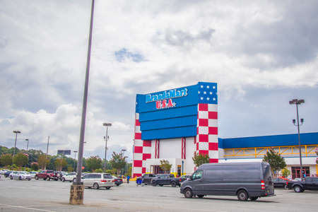 Gwinnett County, Ga / USA - 07 29 20: BrandsMart USA building with cars and people. BrandsMart USA has a huge selection of TVs, Kitchen Appliances, Washers & Dryers, Air Conditioners, Tablets, and much more all at low, low pricesのeditorial素材