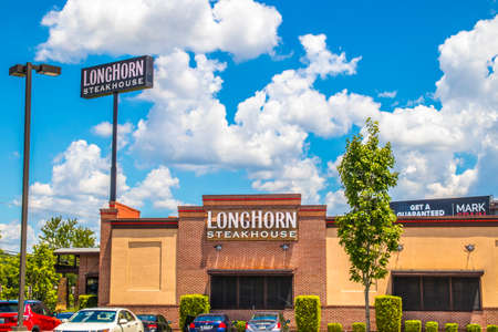 Conyers, Ga / USA - 07 27 20: LongHorn Steakhouse building sign with cars and green landscapeのeditorial素材