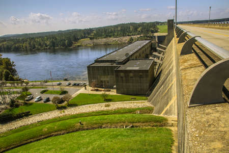 August, Ga / USA - 10 13 20: View of the J. Strom Thurmond Dam power plant from an elevated distance and bridge that goes over the damのeditorial素材