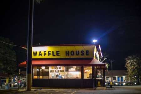 Augusta, Ga USA 11 23 20: Waffle House at night Now Hiring signのeditorial素材