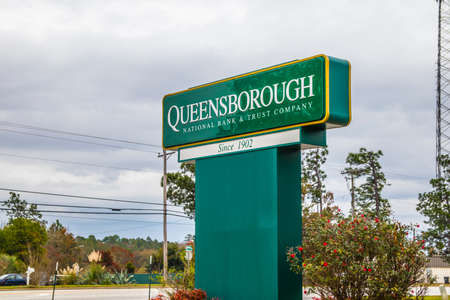 Augusta, Ga USA - 11 29 20: Queensborough bank street signのeditorial素材