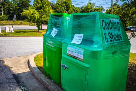 Augusta, Ga USA - 07 04 20: Recycling bins closed off due to covid-19 close sideのeditorial素材