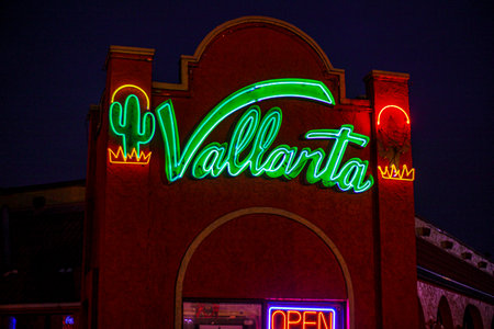 Augusta, Ga USA - 12 17 20: Vallanta mexican restaurant signのeditorial素材