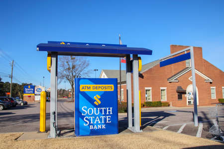 Columbia County, Ga USA - 01 30 21: South State Bank ATM and building on a clear dayのeditorial素材