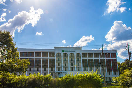College Park, Ga / USA - 07 23 20: View of a Holiday Inn Express buildingのeditorial素材