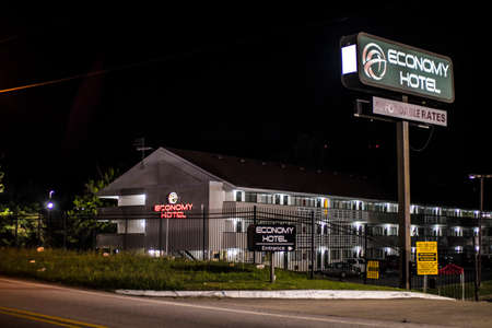 Fulton County, Ga / USA - 07 13 20: Economy Hotel sign and buildingのeditorial素材