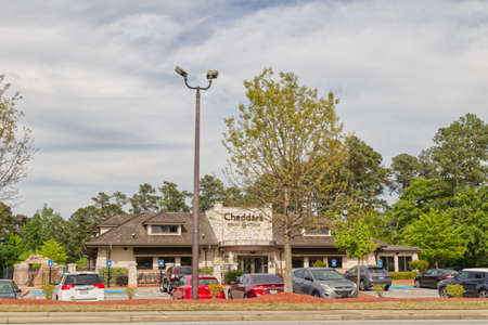 Augusta, Ga USA - 04 30 21: Cheddars scratch kitchen restaurant and parked cars open during the covid-19 pandemic - Walton Way extのeditorial素材