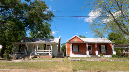 Augusta, Ga USA - 04 18 21: Downtown scenes pan of old historic vintage southern homes Tuttle streetのeditorial素材